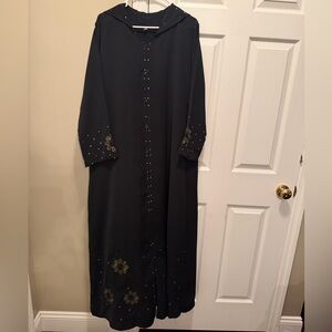 Black Dubai abaya with hoodie and floral embroidery